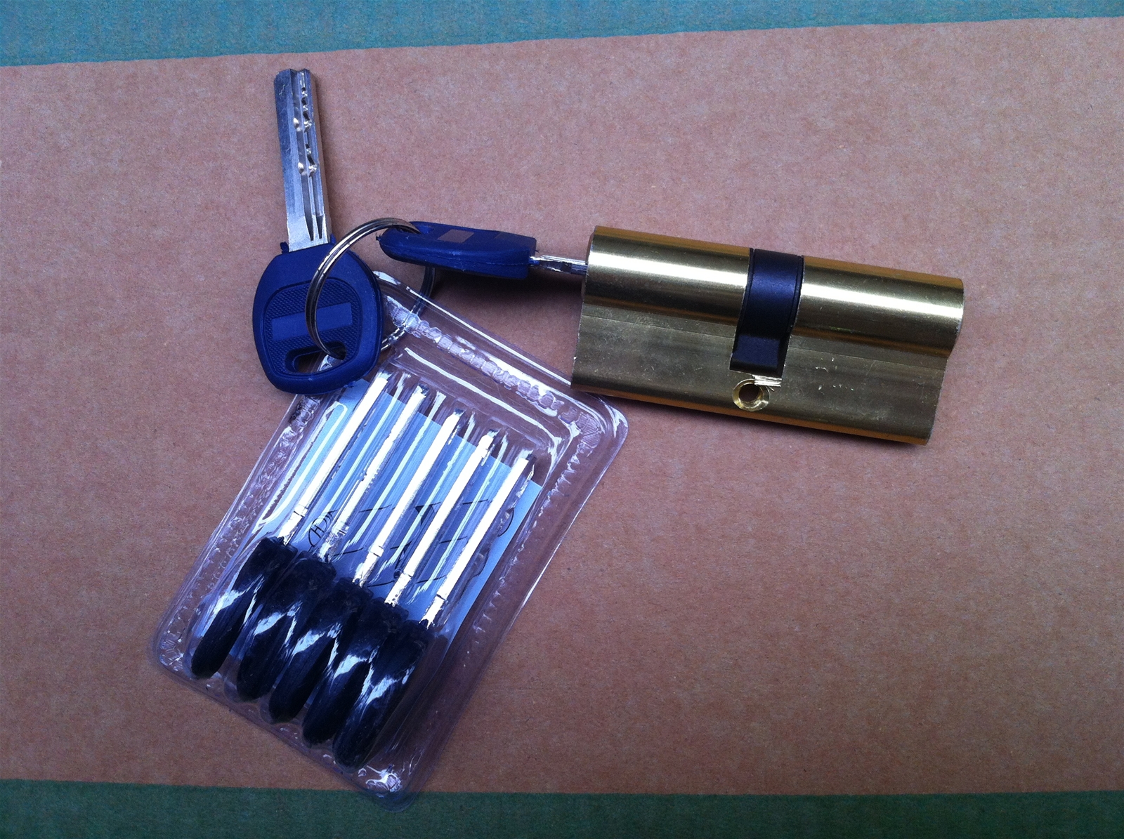 门业图片-锁芯铝包铜+塑料柄铜钥匙防盗门锁芯RT-14图片