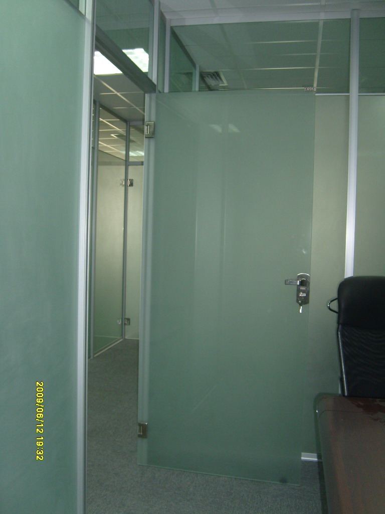 门业图片-玻璃门隔断安装 东城区安装玻璃隔断blm-gd图片