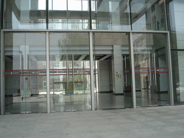 门业图片-玻璃门安装天津市办公室玻璃门 旋转门 地弹门 进户钢化玻璃门15562图片